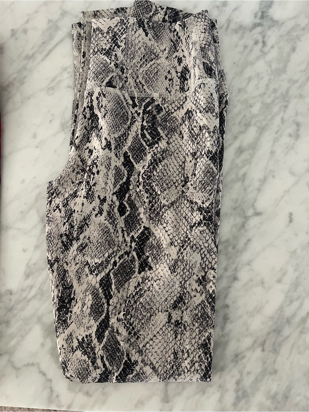 Alo Yoga Snake Print Leggings in color Bone and Red size S